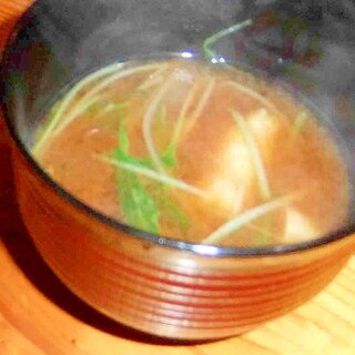 サラダ水菜と絹豆腐の味噌汁